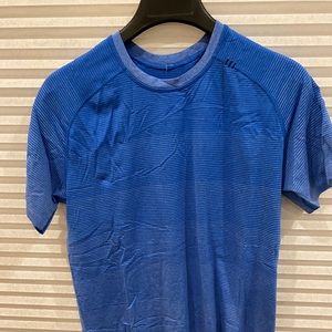 Lululemon metal vent tshirt
